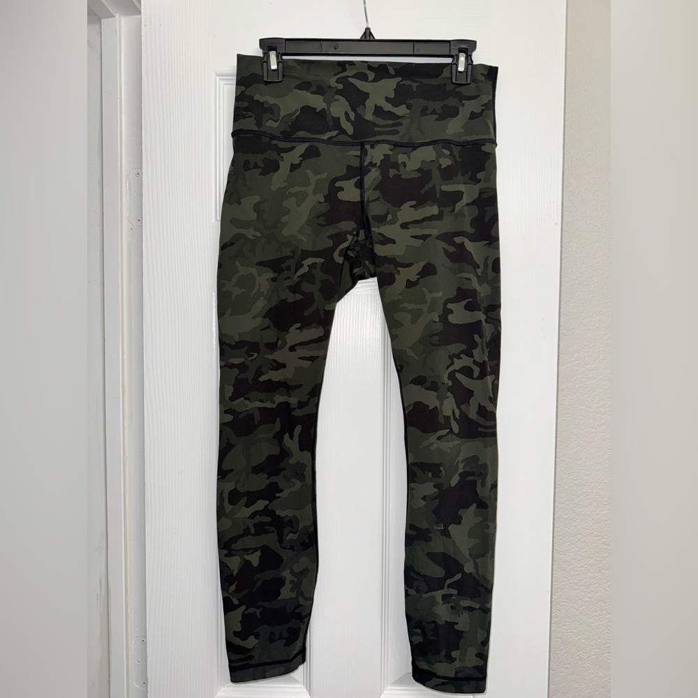 Lululemon size 8 Camouflage Leggings GREAT condition